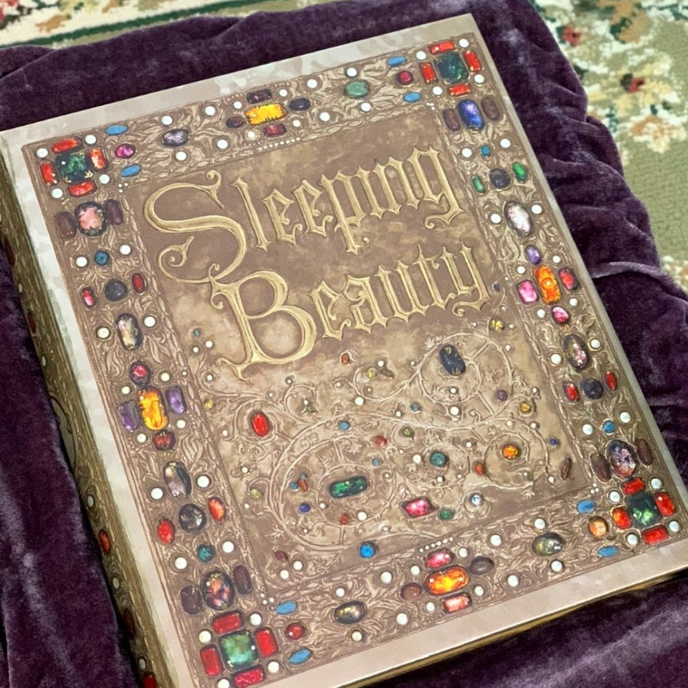 Sleeping Beauty 1959 Eyeshadow Palette + Display